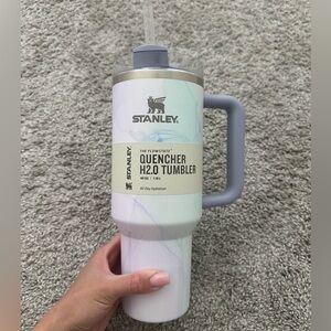 Stanley 40oz •Brand New •Never used •willing to negotiate!